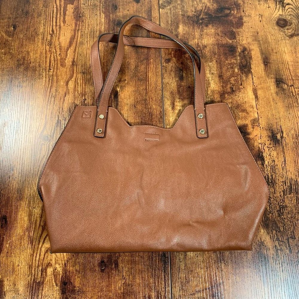 Calvin Klein Satchel Bag‎ magnetic closure over the shoulder